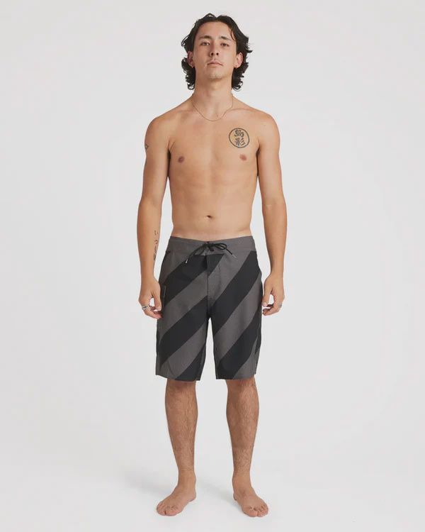 Volcom Manic 20" Boardshorts, Colour: Black, Size: 32