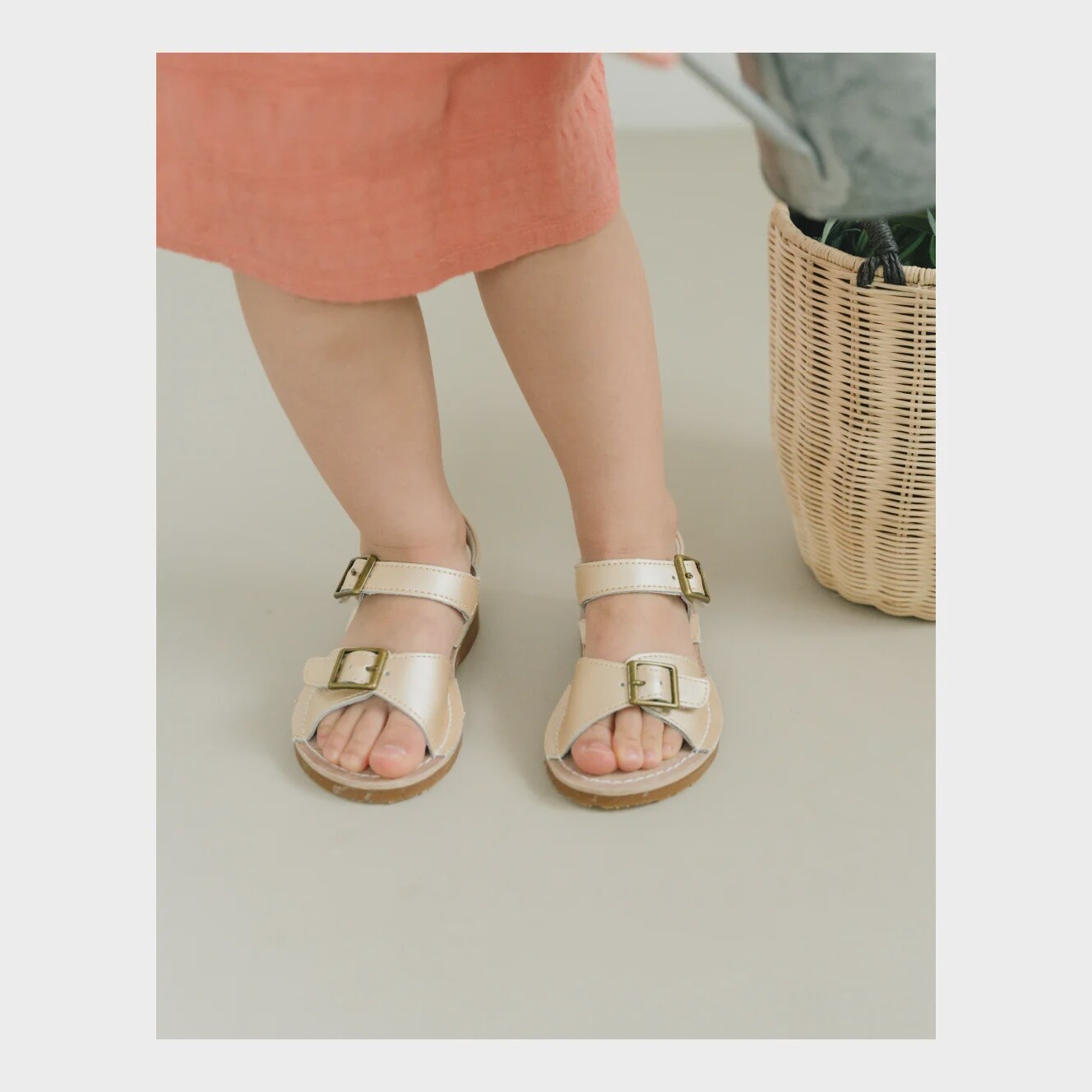 L&#39;AMOUR Olivia Leather Buckle Open Toe Sandal- Champagne