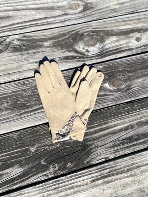 The Giving Project - Leopard Trim Gloves