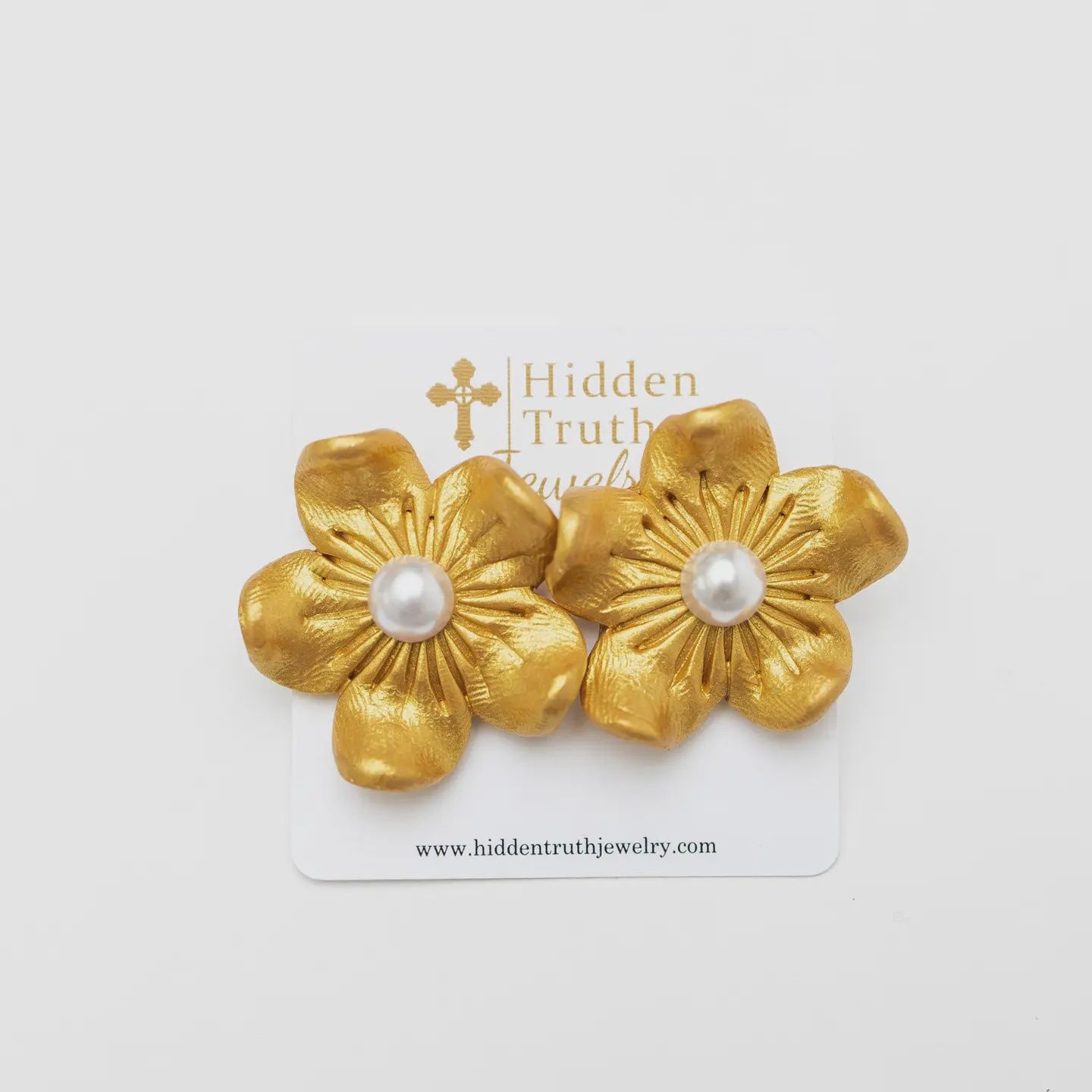 Hidden Truth Jewelry Gardenia Pearl Studs
