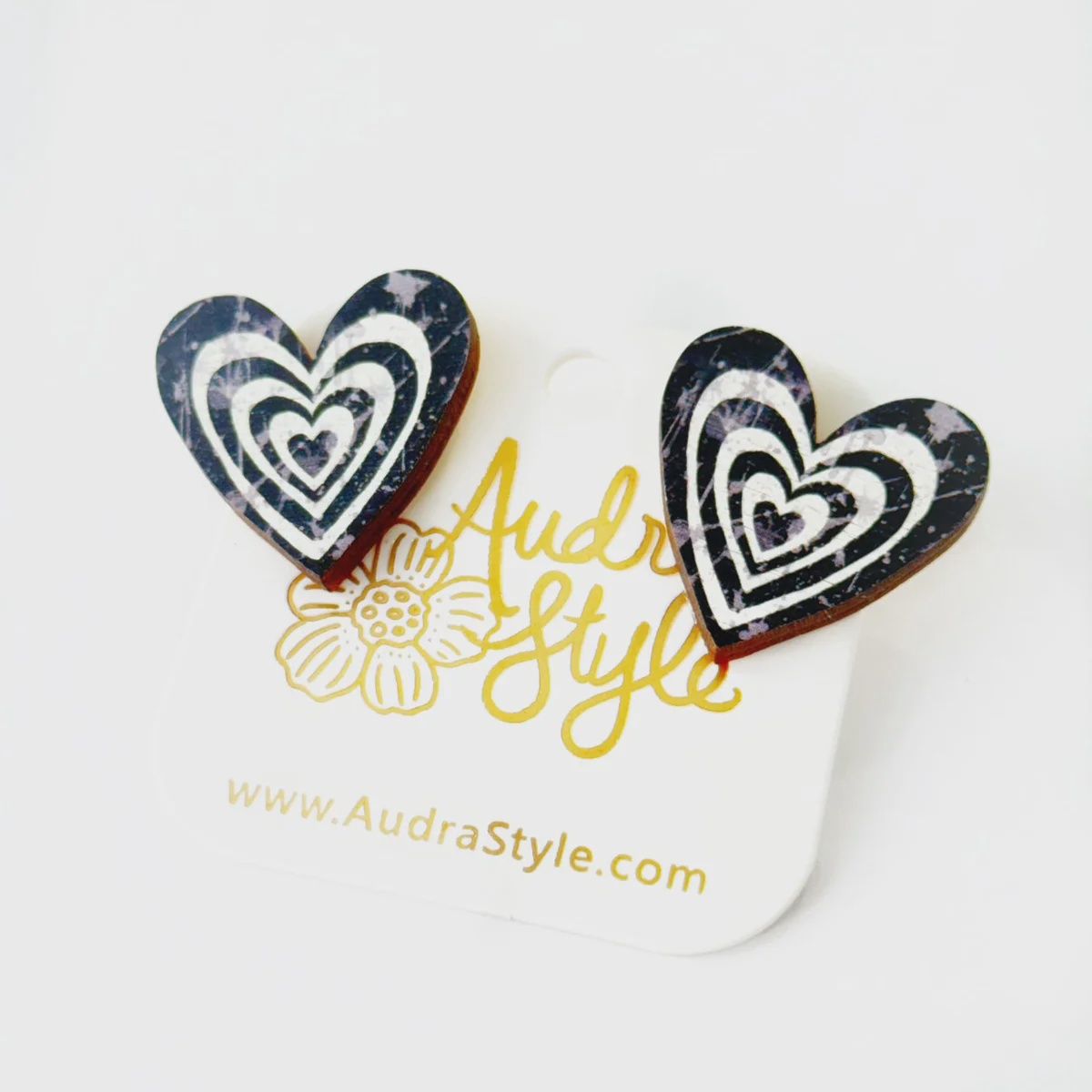 Audra Style Valentine&#39;s Day Heart Stud Earrings - Black and White