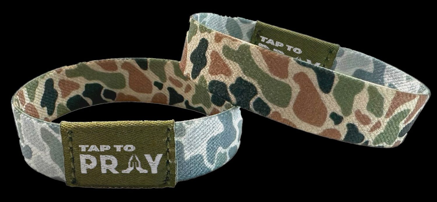 Versible Tap To Pray™ - Wristbands River Rock Camo Class/Sage