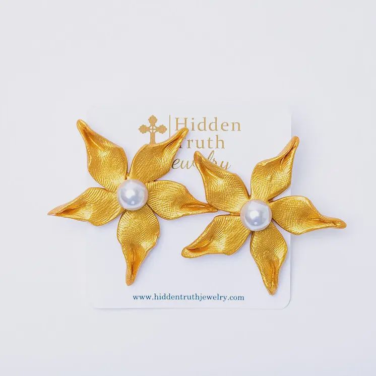Hidden Truth Stargazer Lily &amp; Pearl Studs