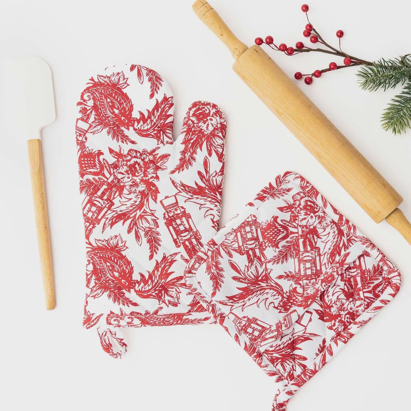 8 Oak Lane Nutcracker Toile Oven Mitt Set