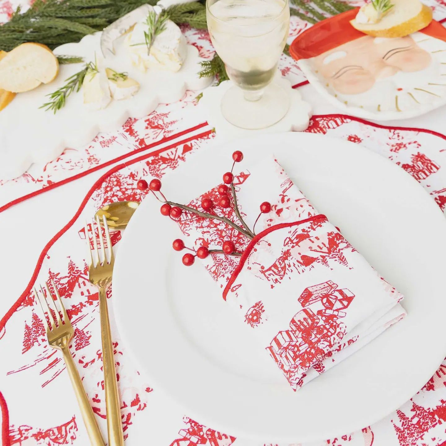 8 Oak Lane Santa Toile Scalloped Dinner Napkin