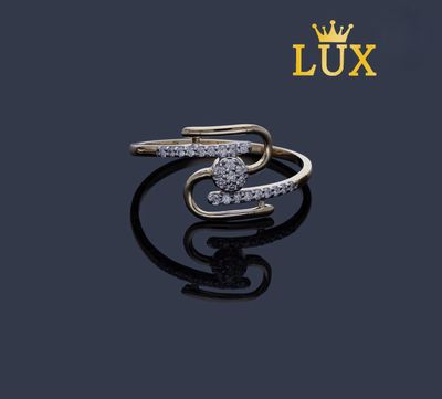18K Ladies Diamond Ring