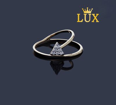 18K Triangle shape Diamond Ring