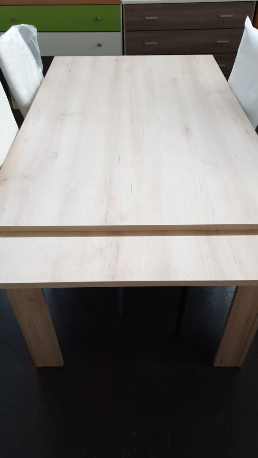 MESA DE COMEDOR EXTENSIBLE DE MADERA