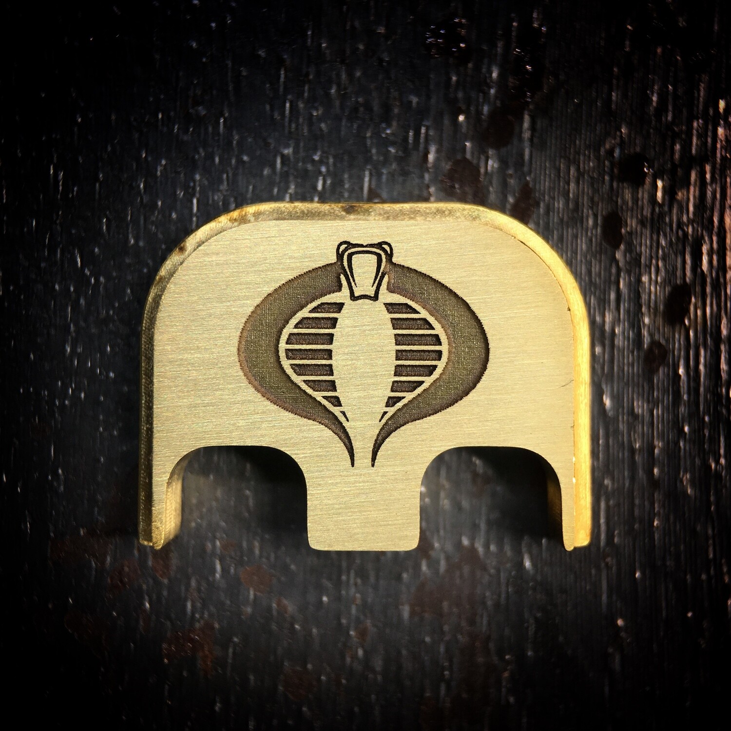 Cobra - Brass - Deep Engraved Brushed