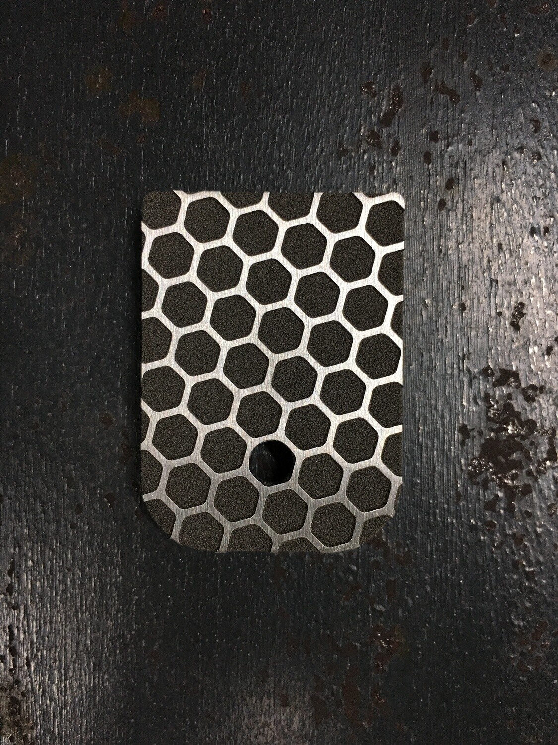 Honeycomb Mag - Titanium - Deep Engraved Brushed