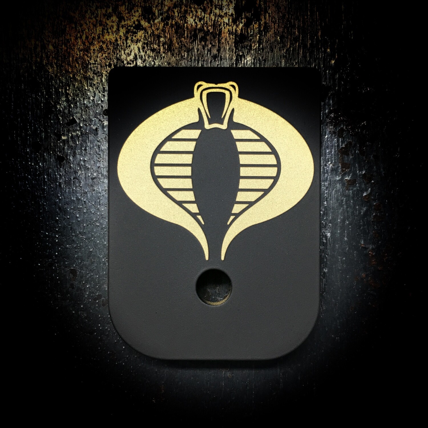 Cobra Mag - Brass - Black