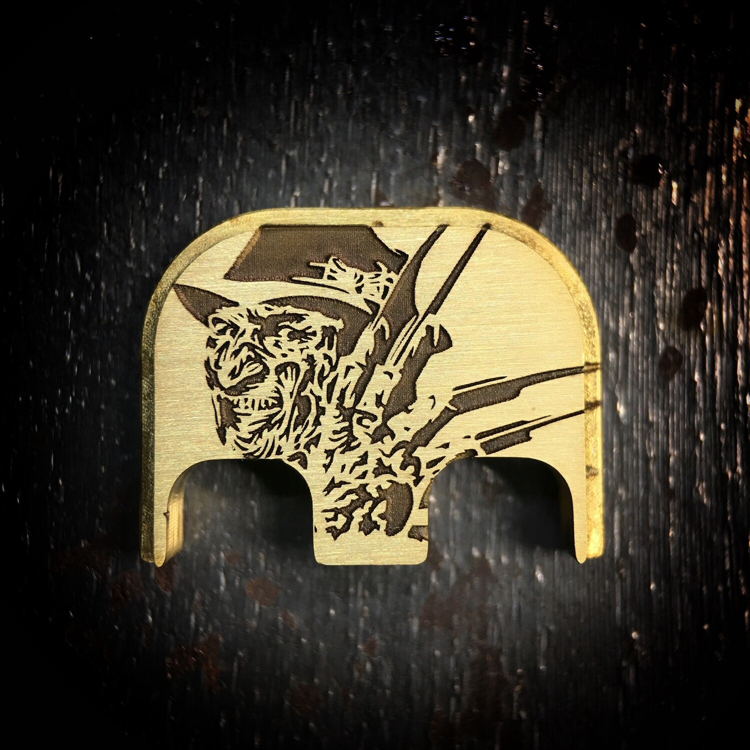 Freddy - Brass - Deep Engraved Brushed