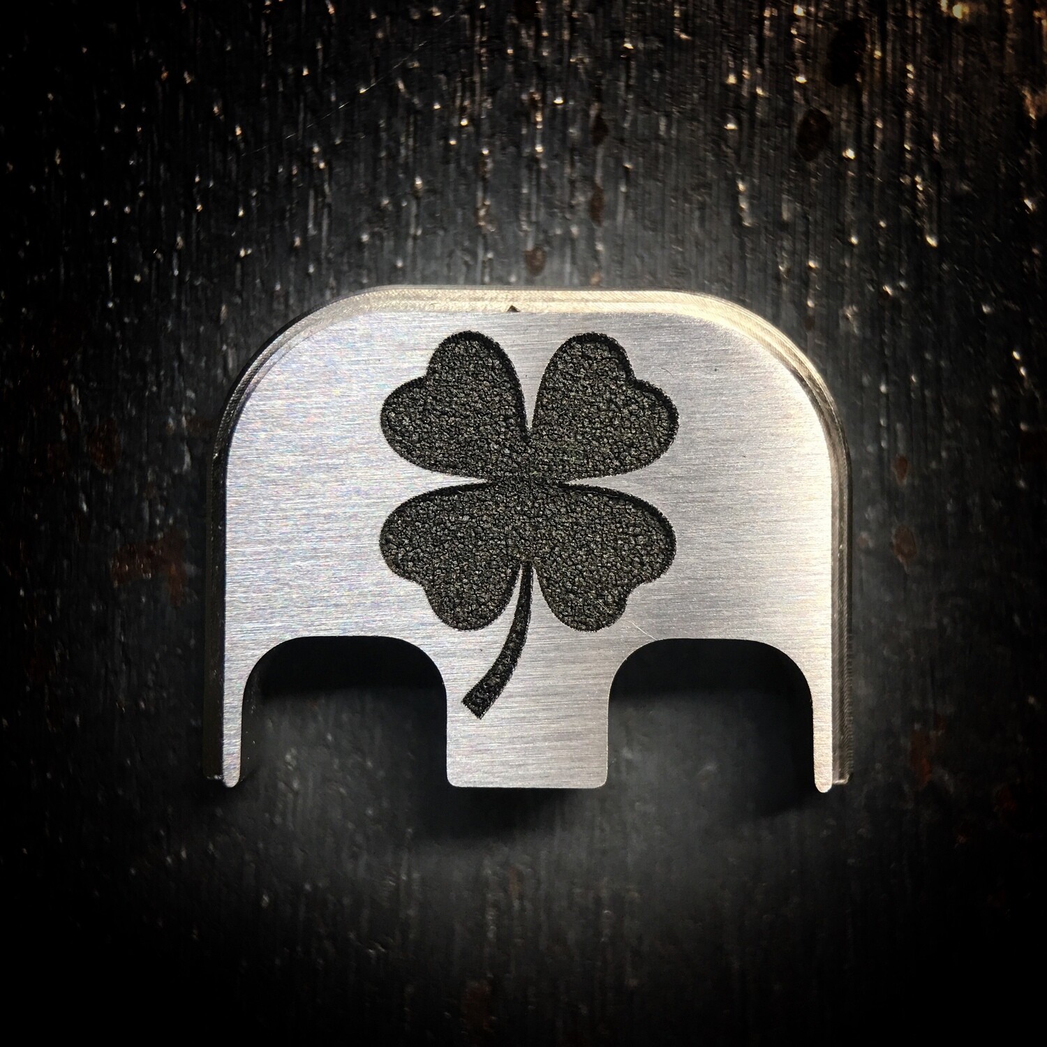 4 Leaf Clover - Titanium - Deep Engraved Brushed