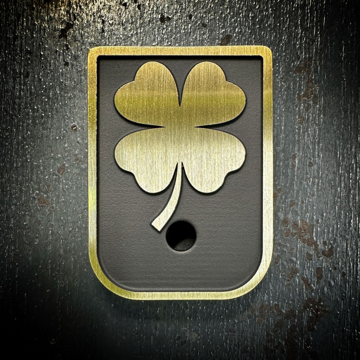4 Leaf Clover Mag 3D - Brass - Cerakoted Deep Engraved Brushed