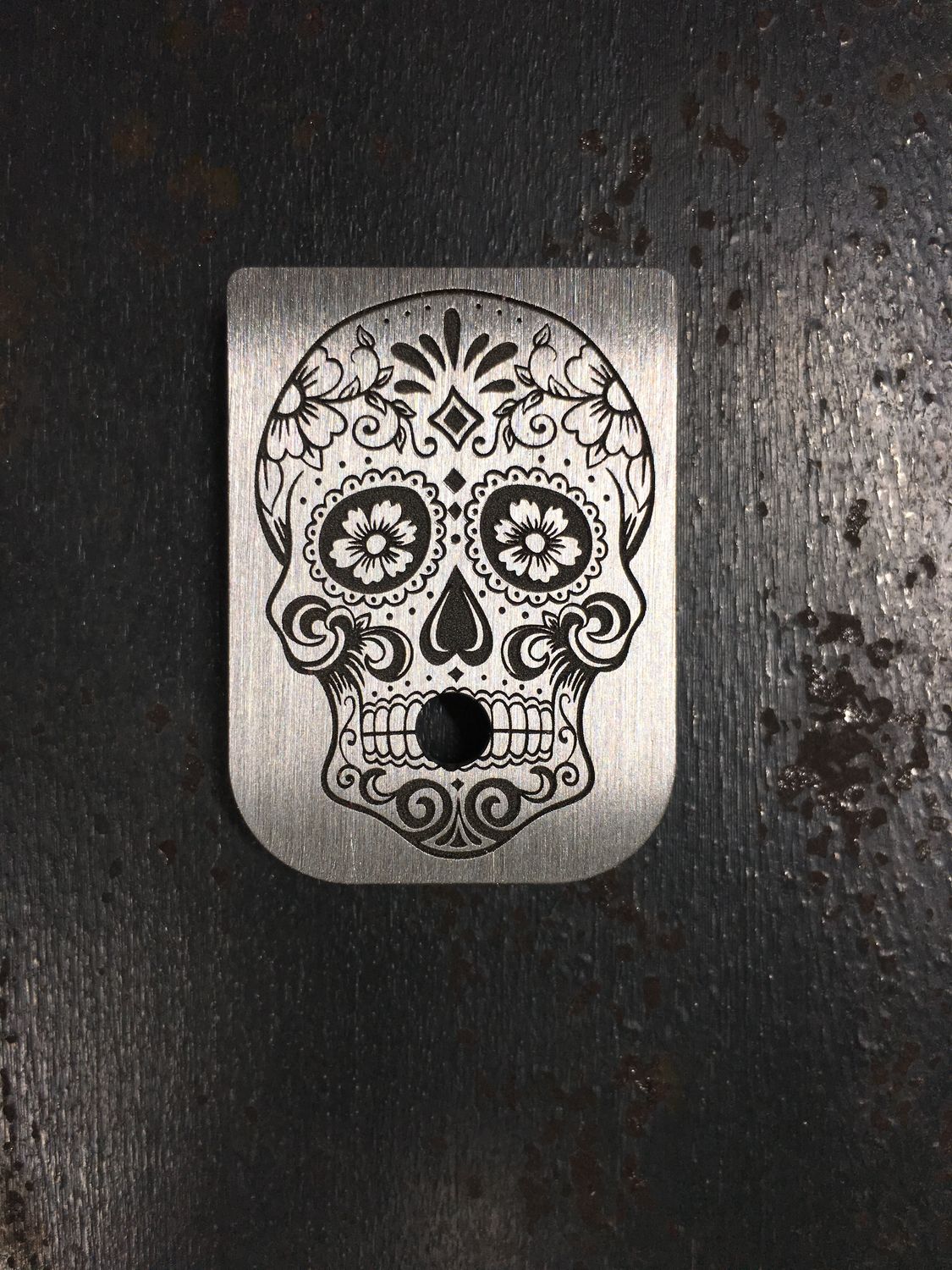 Sugar Skull Mag - Titanium - Deep Engraved Brushed