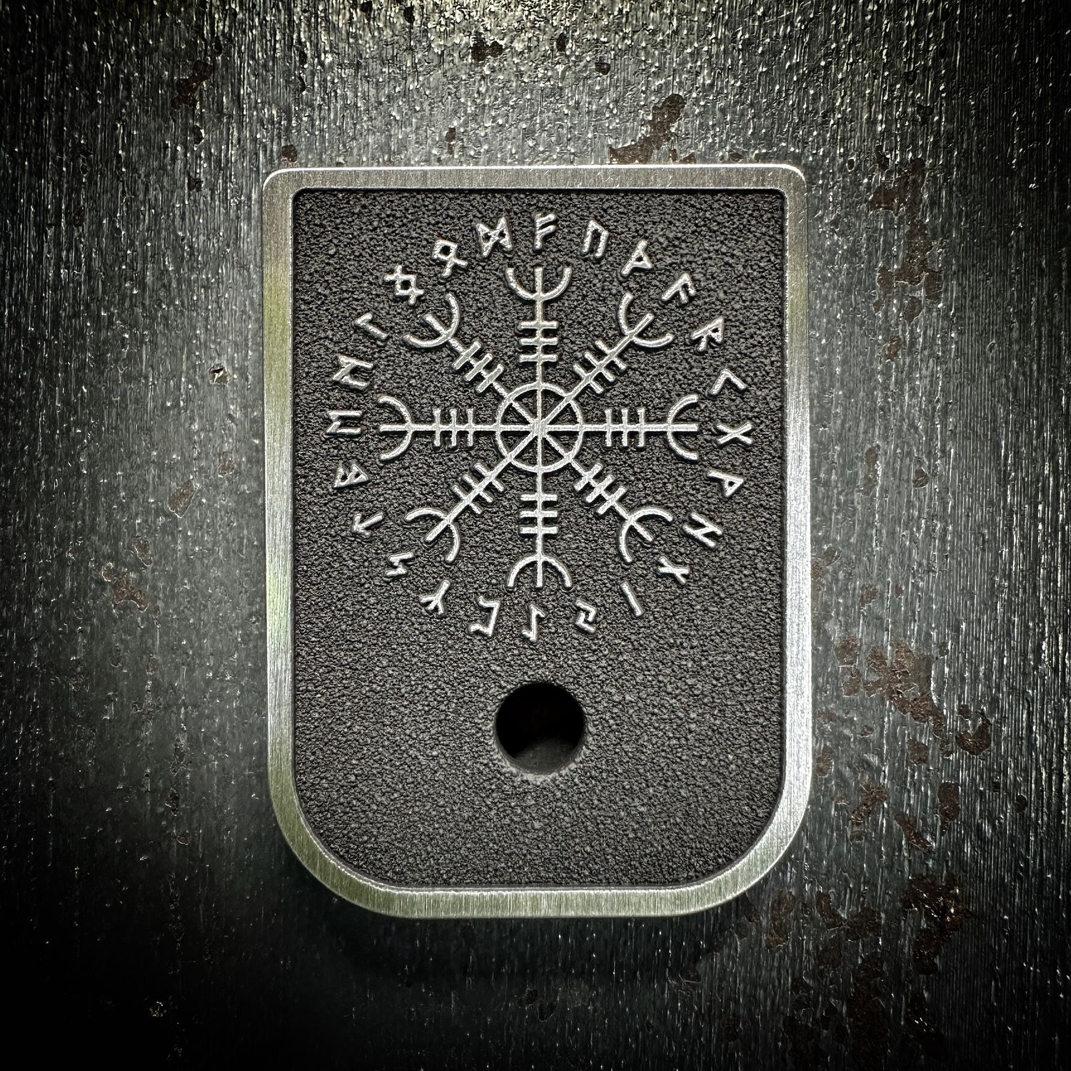 Helm of Awe Mag 3D - Titanium - Cerakoted Deep Engraved Brushed