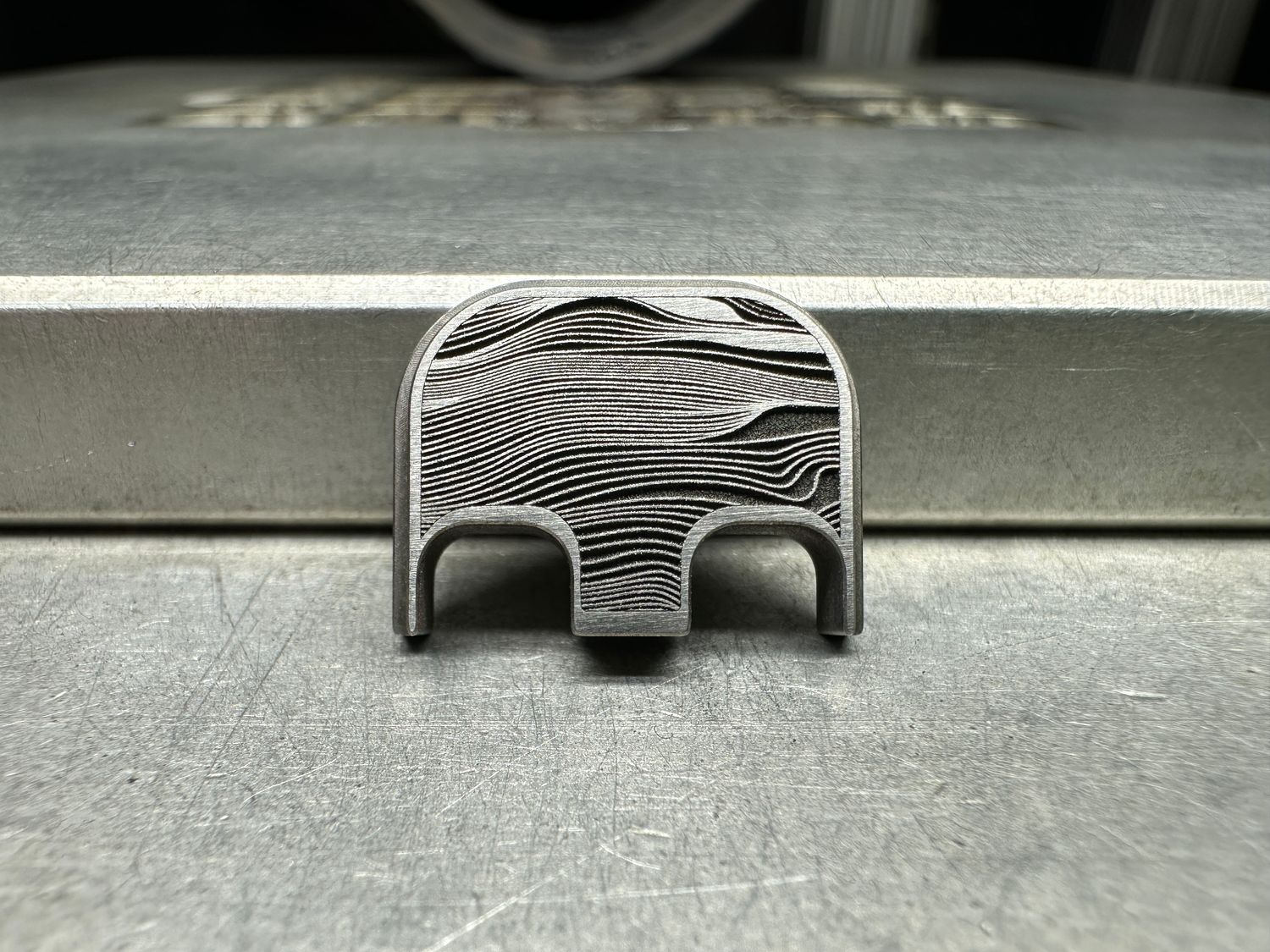 Fauxmacus 3D - Titanium - Deep Engraved Brushed