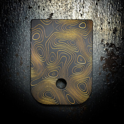 Topo Mag - Titanium - Black &amp; Gold