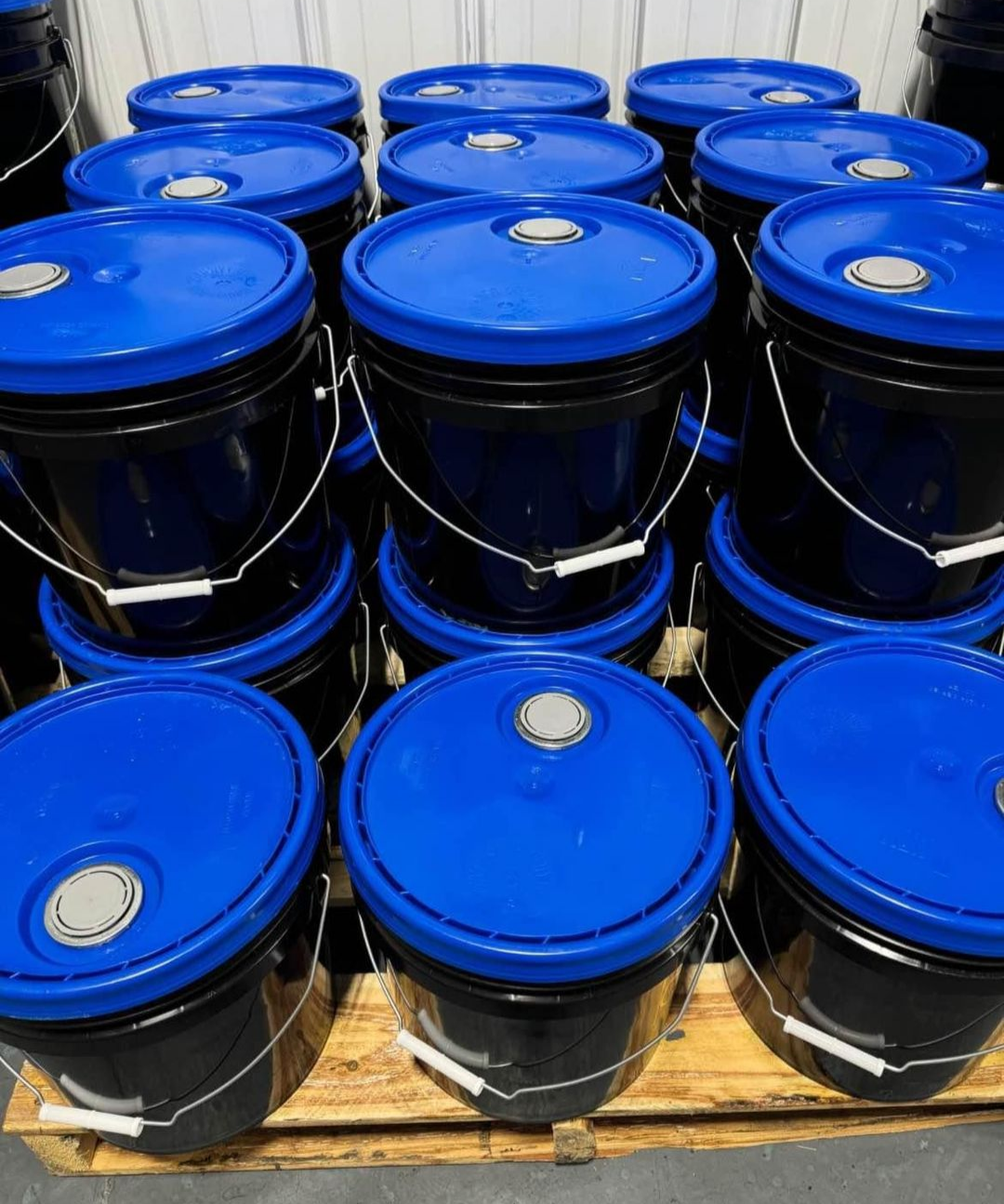 5 Gallon of dawn dish soap 