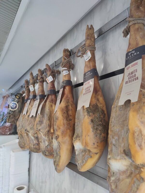 Jamón Serrano 27,99 € K/g. Al corte