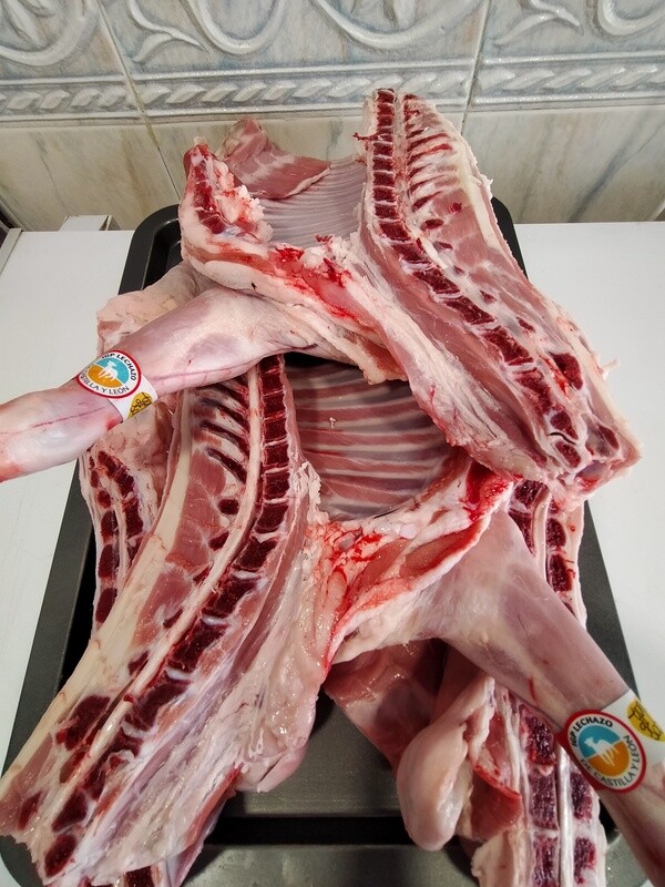 Cuarto delantero de lechazo 21,99 €/Kg.