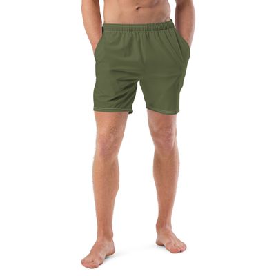 Olive green men&#39;s swim trunks come with pockets and an anti-chafe lining. Swim trunks are made from recycled material and come in sizes from XS to 3XL.