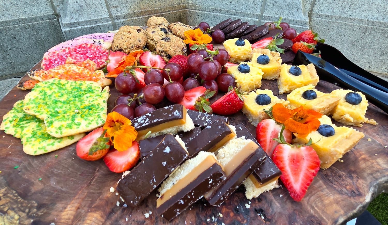 Assorted Gourmet Cookies &amp; Bars (v)