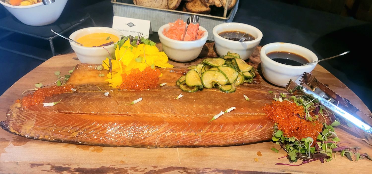 LAWN: Smoked Salmon Platter (p)