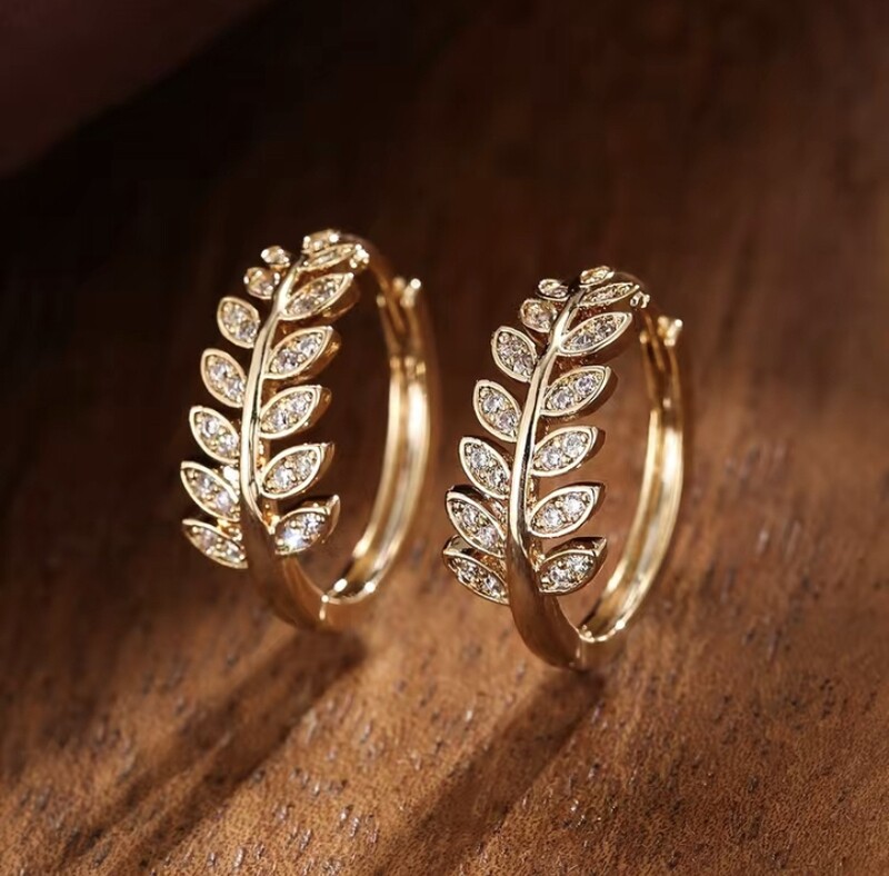Leaf-Shaped Hoop Huggie Earrings Inlaid Zircon 18K Gold Plated