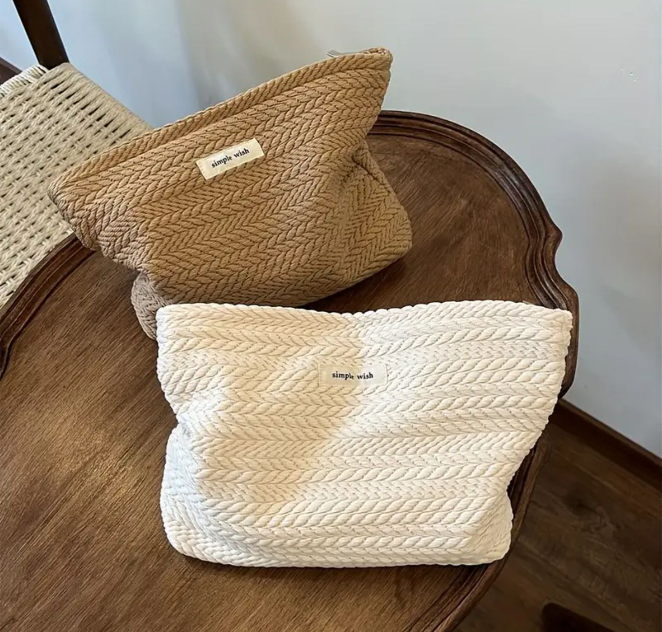 The Golden Wheat Pouch — A refined woven-fabric handbag featuring a delicate wheat pattern and polished golden hardware. Designed with a compact, square silhouette and zippered closure The Golden Wheat Pouch — A refined woven-fabric handbag featuring a delicate wheat pattern and polished golden hardware. Designed with a compact, square silhouette and zippered closure
