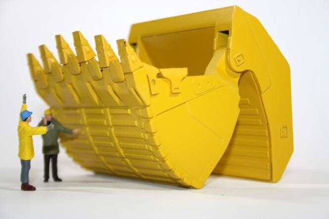 Komatsu PC8000-6 Mining Shovel Bucket Part