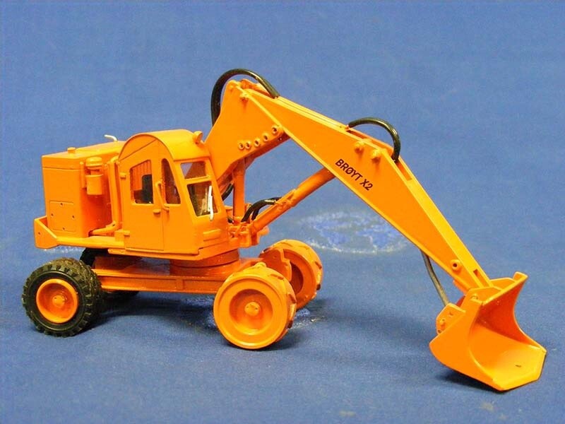 Broyt X2 Wheel Shovel - Orange