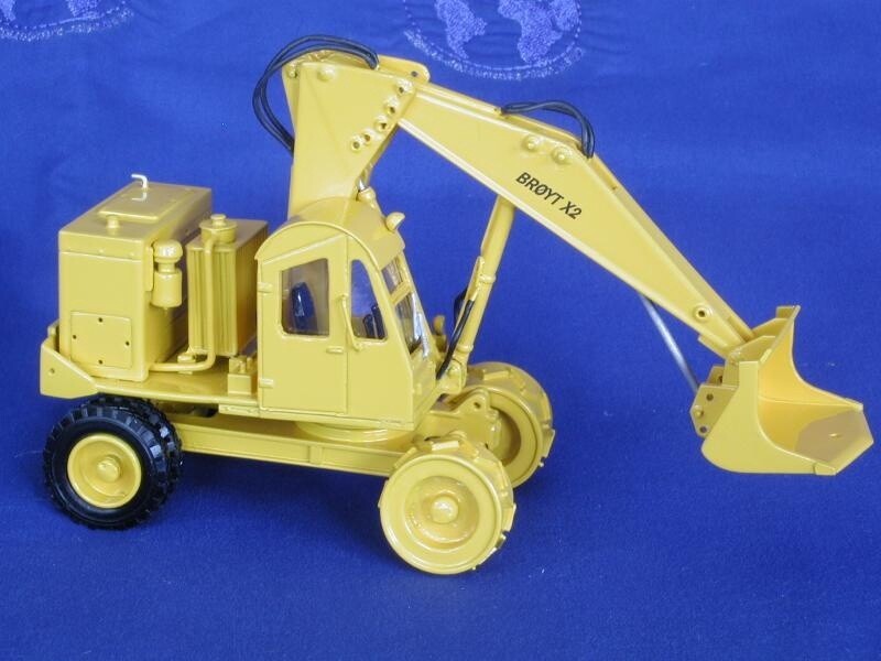 Broyt X2 Wheel Shovel - Yellow