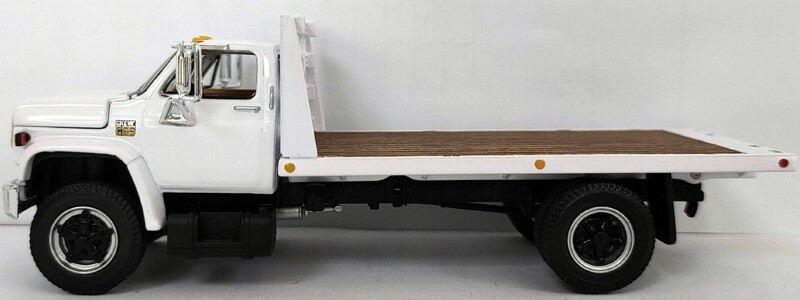 Chevrolet C65 w/Single Axle Flatbed - White/White - 1:64