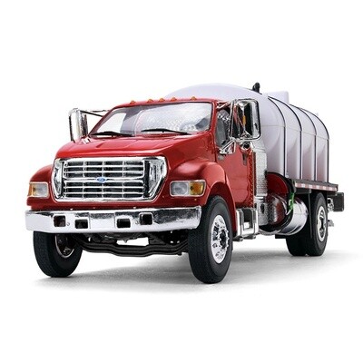 Ford F650 w/Roto Molded Water Tank - 1:34