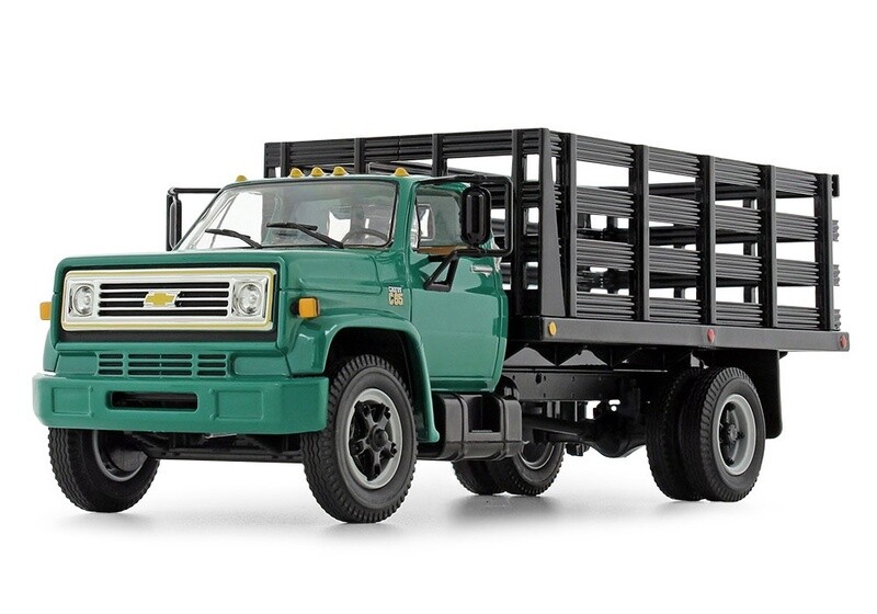 Chevrolet C65 Single Axle w/Stake Body - Green - 1:64