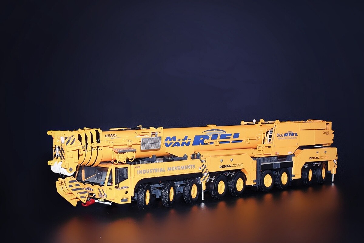 Demag AC700-9 Mobile Crane - MJ Van Riel