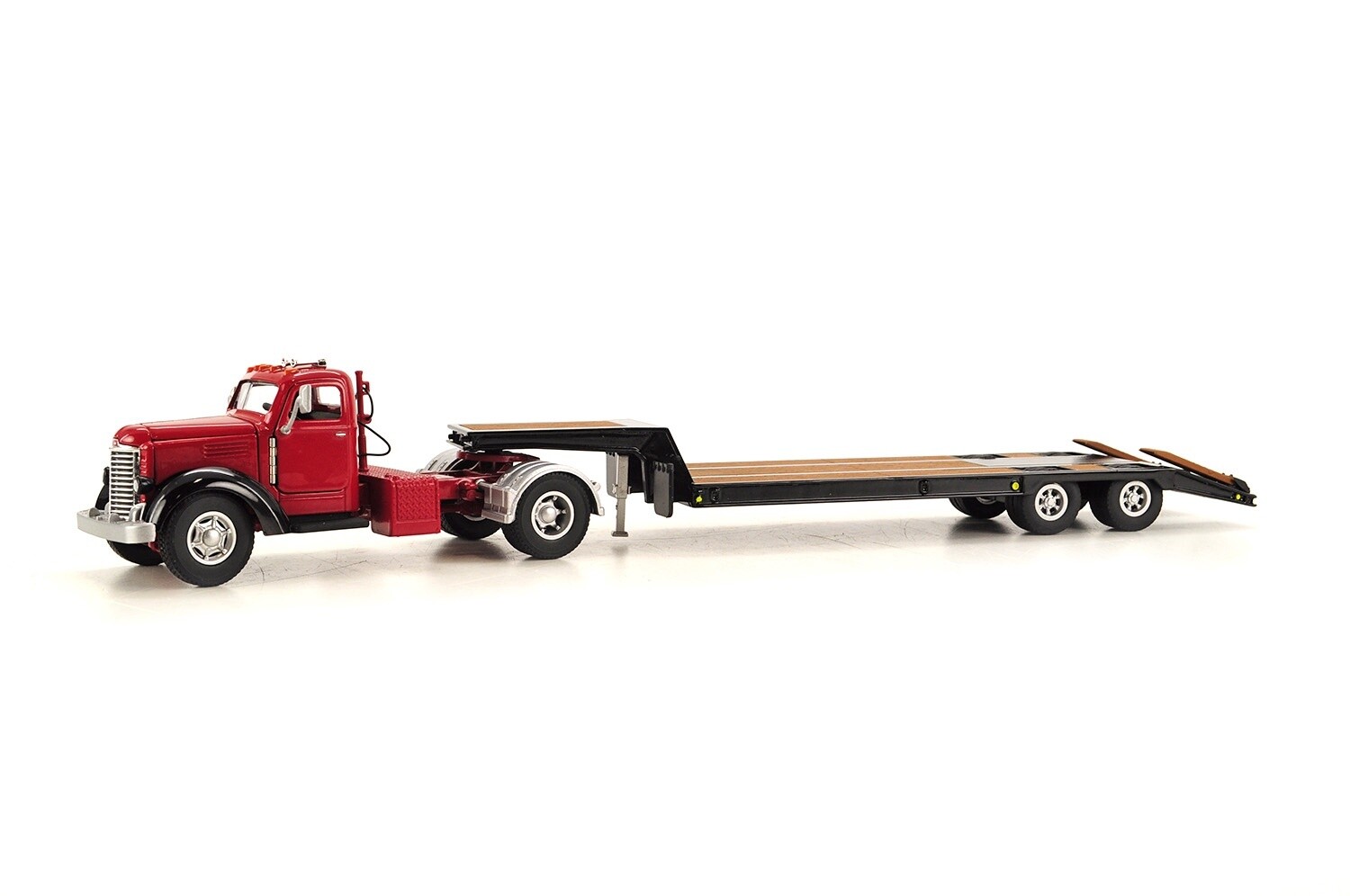 International KB-8 Tractor w/Vintage Lowboy