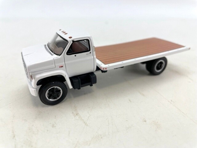 GMC Flatbed Truck - White - 1:64