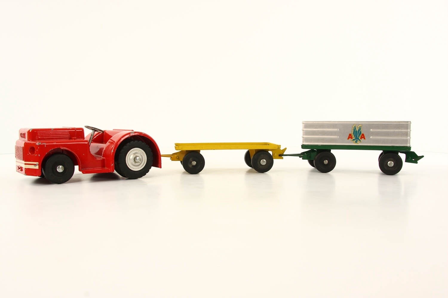 Clark Airport Tractor Trailer Set - 1:16