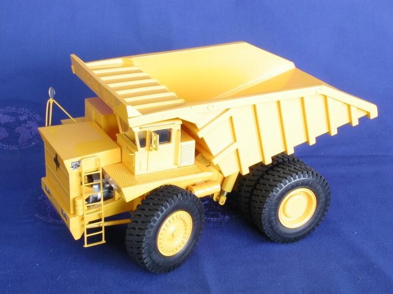 Unit Rig M-100 Dump Truck (NR)