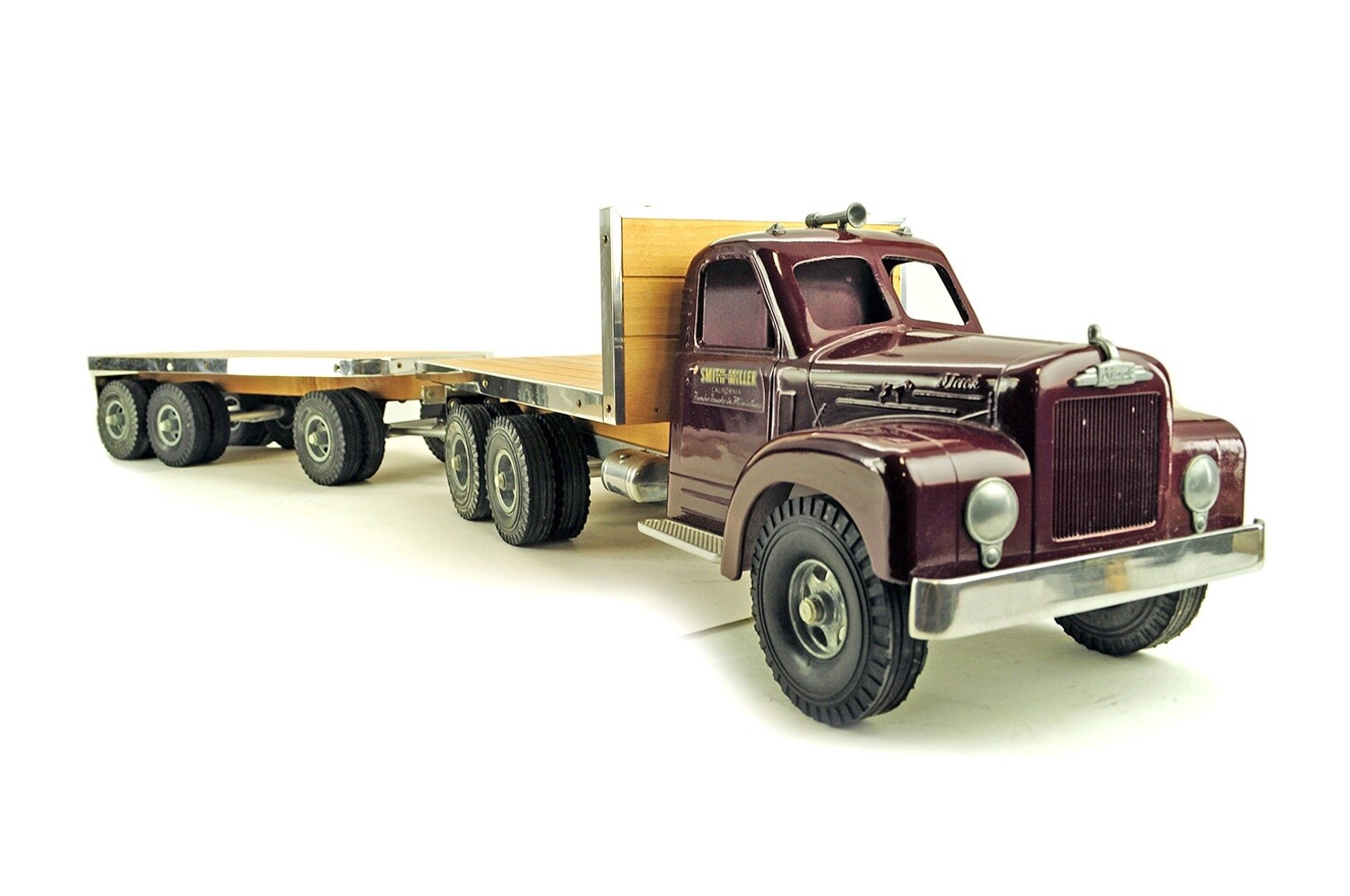 Mack B Model Flatbed w/Flatbed Pup Trailer - 1:16