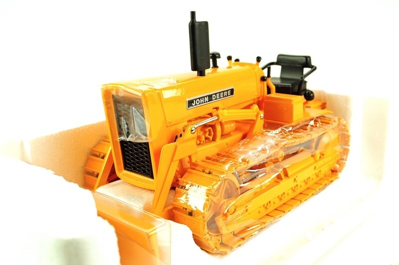 John Deere 440 Crawler w/Blade - 1:16