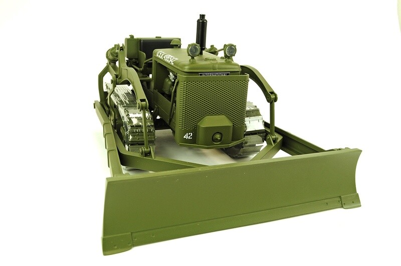International TD-14 Crawler w/Blade - Military - 1:16