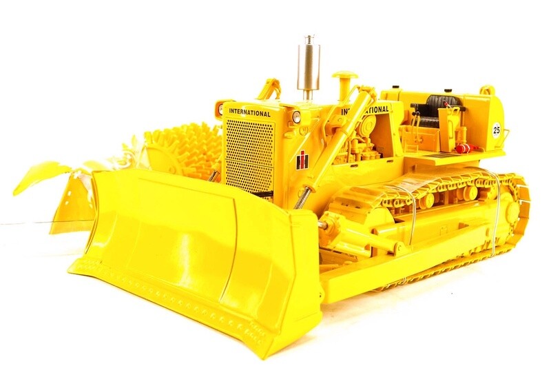 International TD-25 Crawler w/Sheeps Foot - 1:25