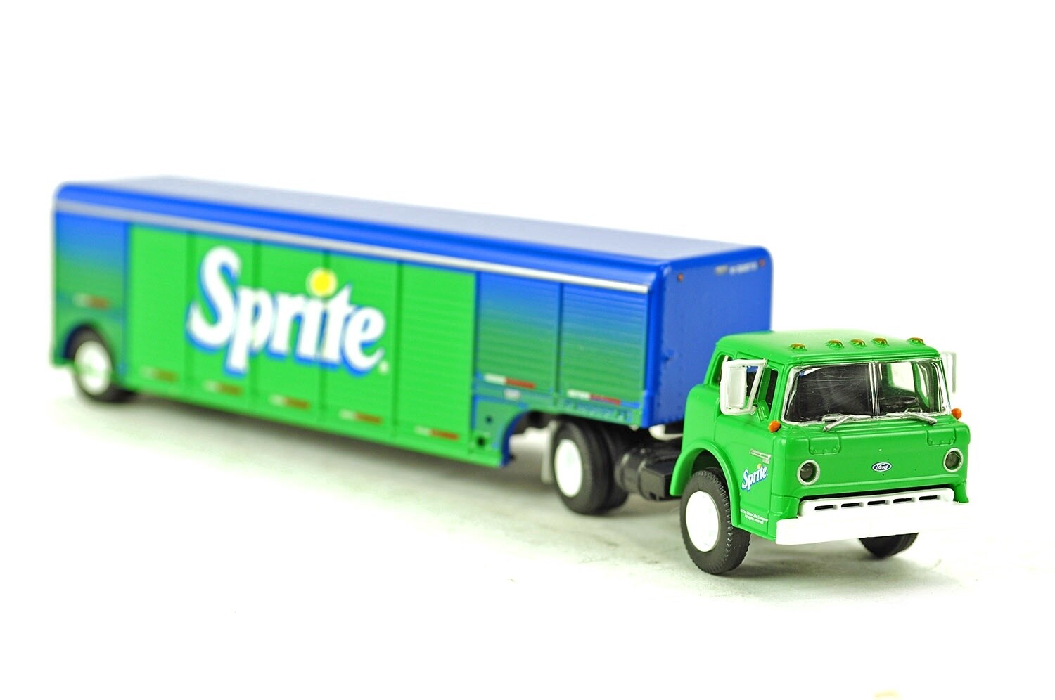 Ford C Tractor w/Sprite Trailer - 1:87