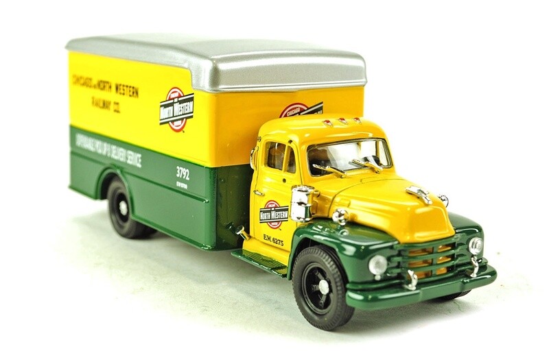 Diamond T Box Van - Chicago &amp; NW Railway