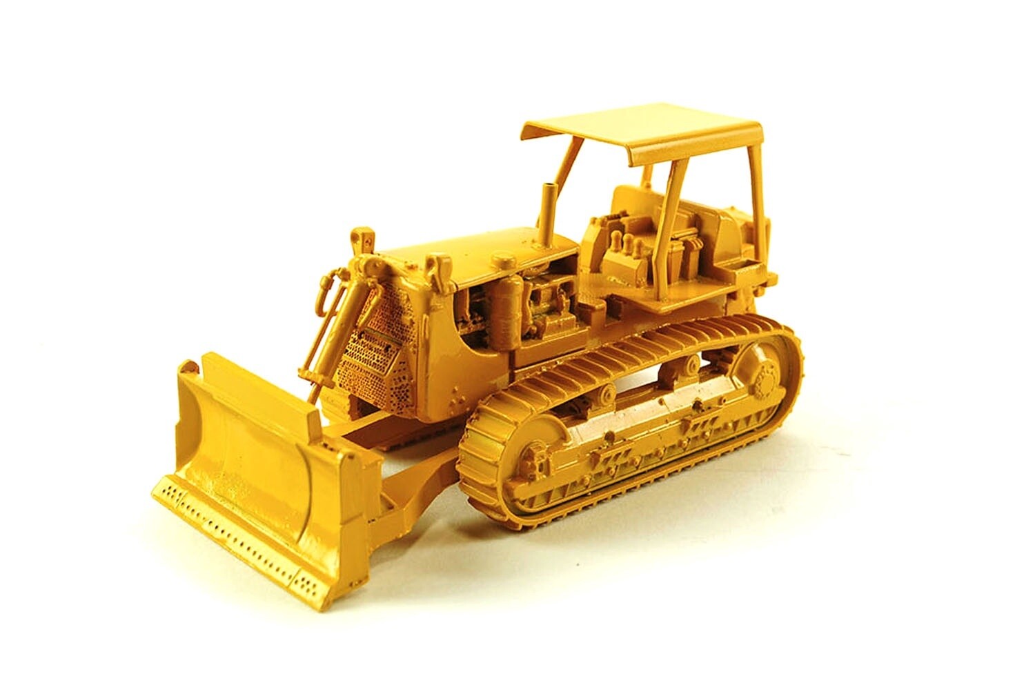 Caterpillar D8 Bulldozer w/Narrow Blade - 1:87