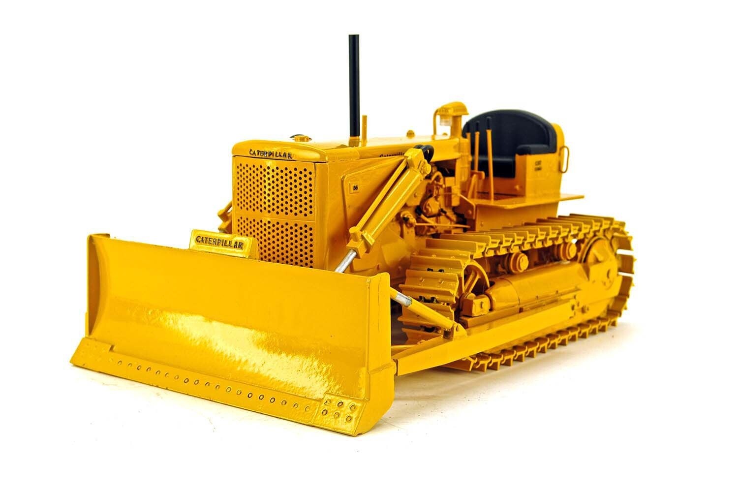 Caterpillar D6 9U Tracked Crawler w/Blade - 1:16