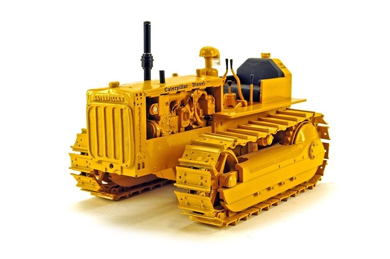 Caterpillar D4 Crawler w/No 40 Scraper - 1:16